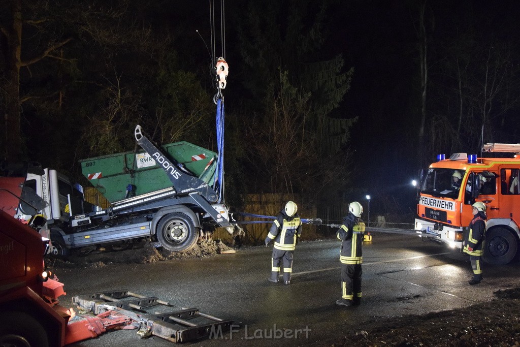 Container LKW umgestuerzt Koeln Brueck Bruecker- Dellbruecker Mauspfad P471.JPG - Miklos Laubert